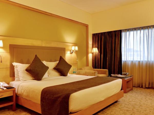 The Suryaa New Delhi : photo 1 de la chambre executive suite with complimentary breakfast, 15% discount on f&b ,3 pints of beer at atrium bar, one way airport transfer