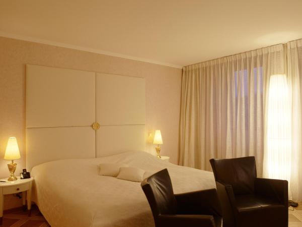 Hotel des Balances : photo 4 de la chambre chambre double – vue sur ville