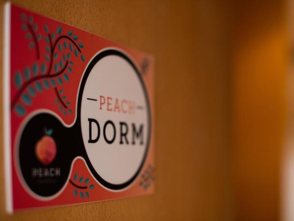 Peach Hostel & Suites : photo 5 de la chambre lit dans dortoir de 8 lits