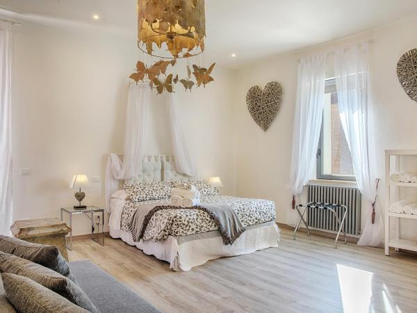 Siena Vip B&B : photo 2 de la chambre studio lit king-size