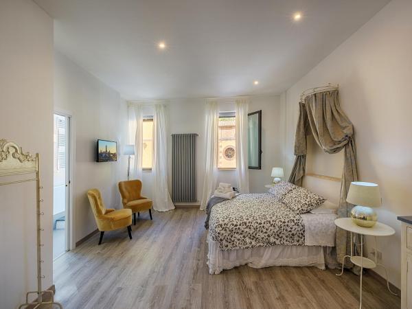 Siena Vip B&B : photo 3 de la chambre studio lit queen-size