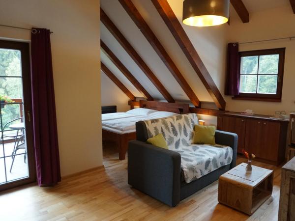 Jezírko lesní restaurant & penzion : photo 6 de la chambre chambre familiale avec balcon