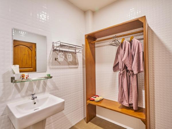 Mina Garden Villa Resort : photo 9 de la chambre chambre lit queen-size - vue sur piscine