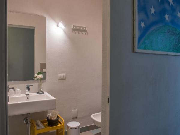 Medusa Chiaia 164 : photo 6 de la chambre chambre double deluxe