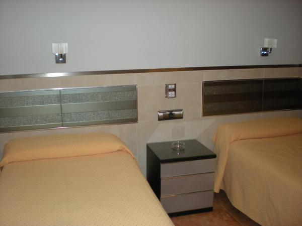 Hostal la Hispanidad : photo 4 de la chambre chambre double ou lits jumeaux