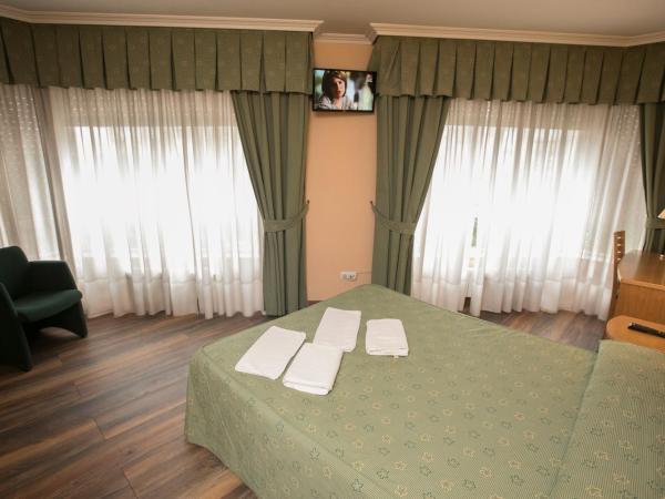 Hotel PAYRO ** : photo 1 de la chambre chambre double