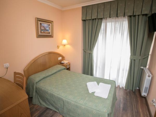 Hotel PAYRO ** : photo 3 de la chambre chambre simple
