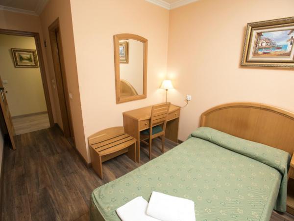 Hotel PAYRO ** : photo 2 de la chambre chambre simple