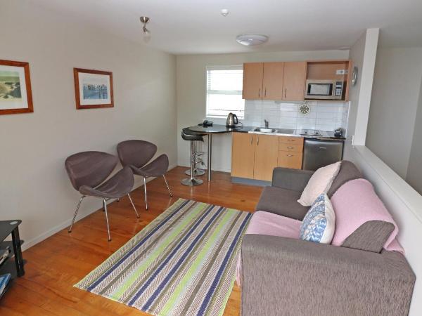 Sumner Bay Motel : photo 2 de la chambre appartement en duplex