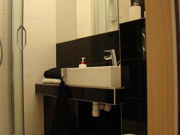 St. Dorothys hostel - apartments : photo 8 de la chambre chambre lits jumeaux