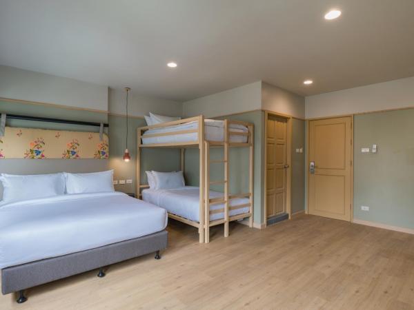 The Blanket Hotel Phuket Old Town : photo 1 de la chambre suite familiale avec lit superposé pour adultes 