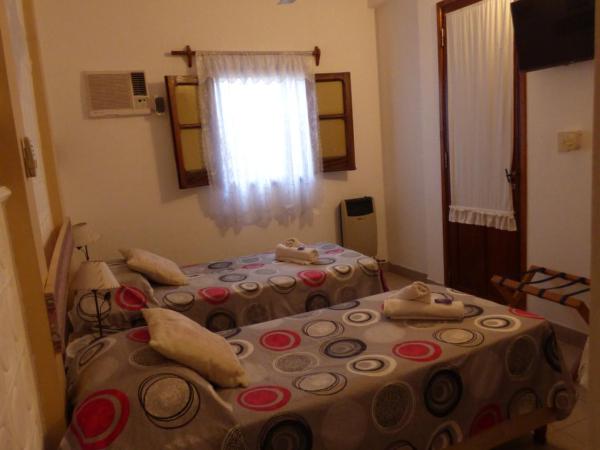 Sayta Hostal : photo 3 de la chambre chambre double ou lits jumeaux avec salle de bains