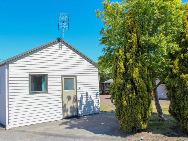 Holdens Bay Holiday Park : photo 6 de la chambre large 1 bedroom kitchen cabin (shared bathroom)