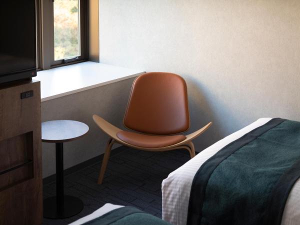 THE KNOT TOKYO Shinjuku : photo 3 de la chambre 30sqm extra large deluxe twin on the top floor - non-smoking