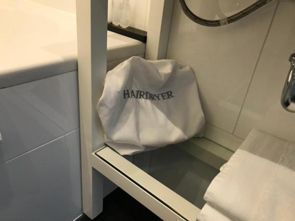 Antwerp Business Suites : photo 7 de la chambre petite chambre standard - vue sur ville