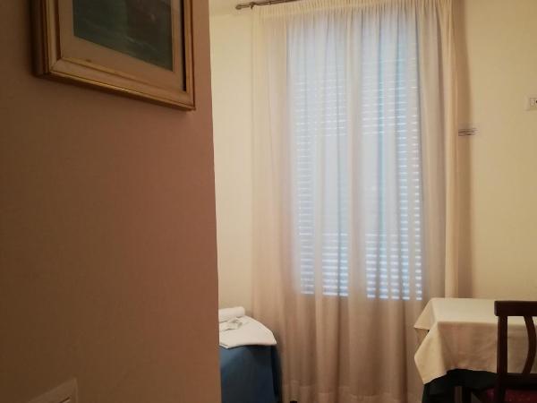 Hotel Canada : photo 3 de la chambre chambre simple