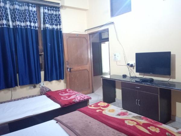 Yash Guest House 01 Minute Walk in Nizamuddin Railway Station : photo 5 de la chambre deluxe triple room - indian nationals only 