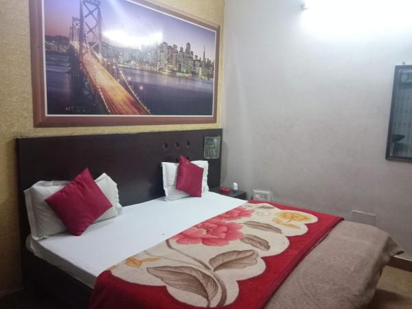Yash Guest House 01 Minute Walk in Nizamuddin Railway Station : photo 3 de la chambre chambre double deluxe - réservée aux indiens