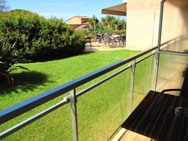 Hôtel La Pinède : photo 2 de la chambre chambre double confort avec terrasse - vue sur jardin