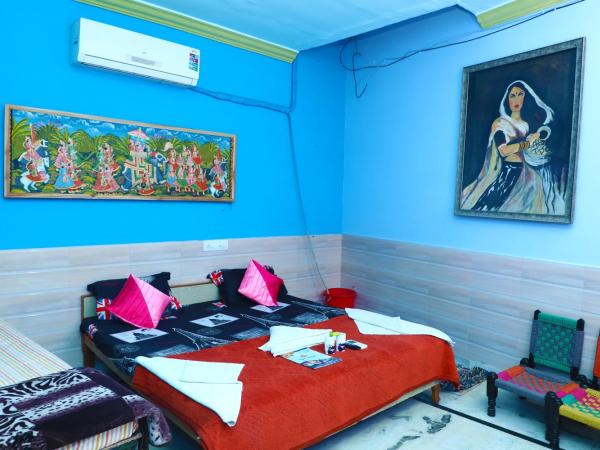 Royal Heritage Guest House : photo 5 de la chambre chambre familiale avec salle de bains privative