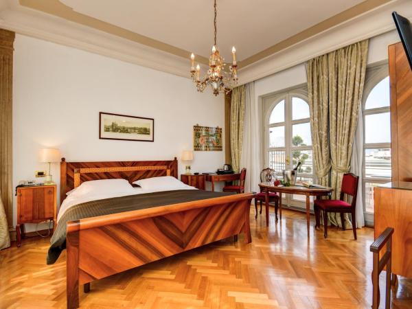 Hotel Vittoria : photo 2 de la chambre suite - vue sur ville