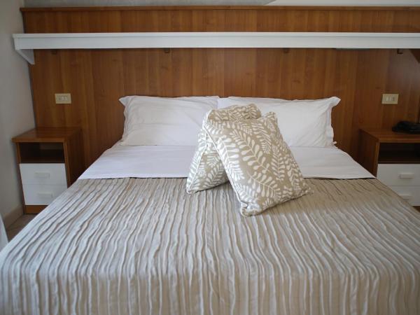 Hotel EMI : photo 3 de la chambre chambre double ou lits jumeaux avec terrasse