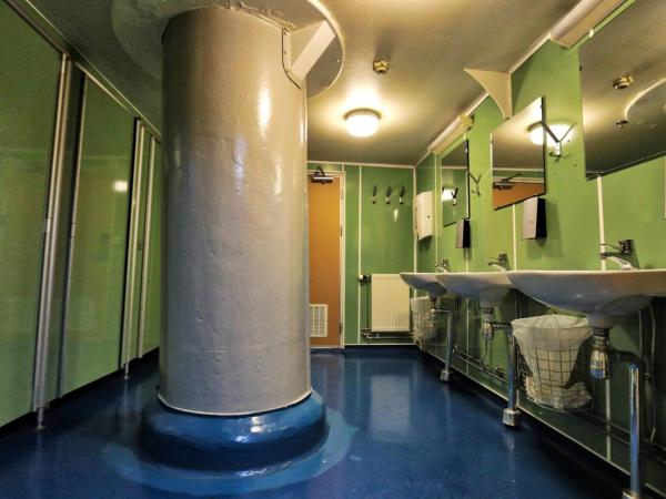 Hotel Barken Viking : photo 4 de la chambre chambre simple avec toilettes et douche communes