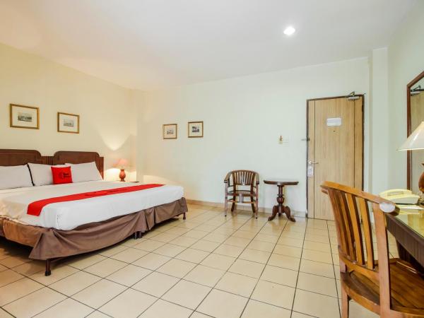 RedDoorz Plus near GBK Senayan : photo 2 de la chambre chambre double