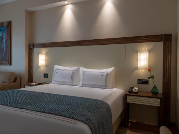 Stella Di Mare Dubai Marina Hotel : photo 3 de la chambre deluxe king suite with city view (free shuttle bus to the beach and marina mall)