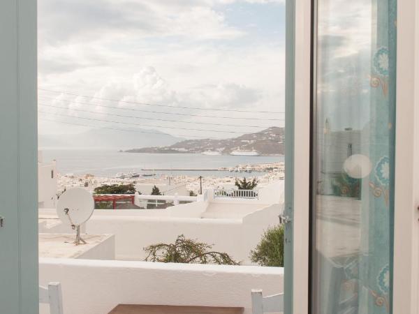 Andriani's Guest House : photo 1 de la chambre chambre double ou lits jumeaux avec balcon