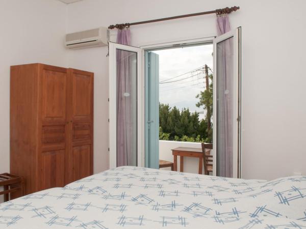 Andriani's Guest House : photo 2 de la chambre chambre double ou lits jumeaux avec balcon
