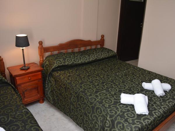 Hotel Isella : photo 7 de la chambre chambre triple avec salle de bains