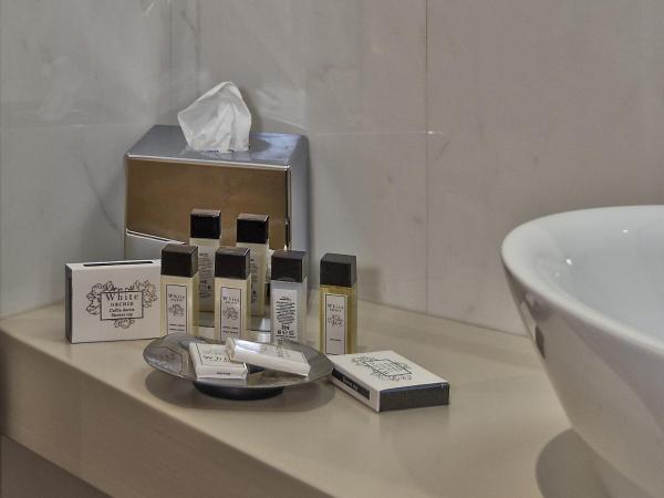 Il Giardino Dei Semplici : photo 3 de la chambre chambre lit king-size - vue sur jardin