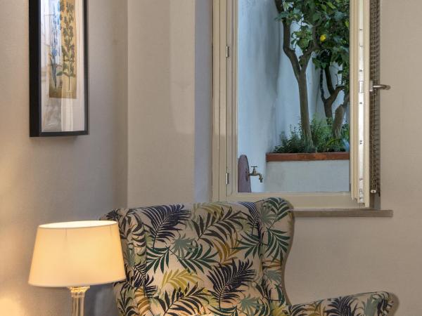 Il Giardino Dei Semplici : photo 6 de la chambre chambre lit king-size - vue sur jardin