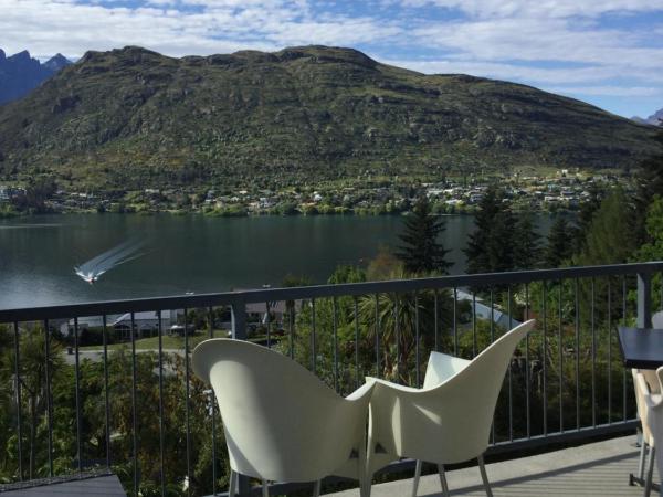 The Embassy B&B : photo 8 de la chambre petite chambre double avec salle de bains commune