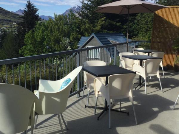 The Embassy B&B : photo 7 de la chambre petite chambre double avec salle de bains commune