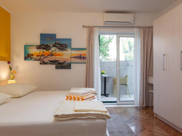 Guest House Damir : photo 4 de la chambre chambre double avec terrasse