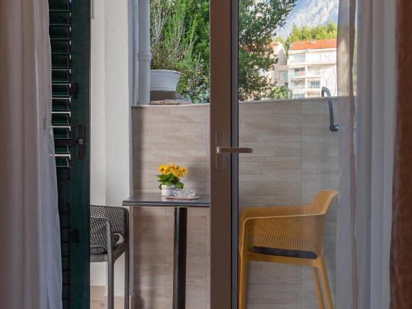 Guest House Damir : photo 8 de la chambre chambre double avec terrasse