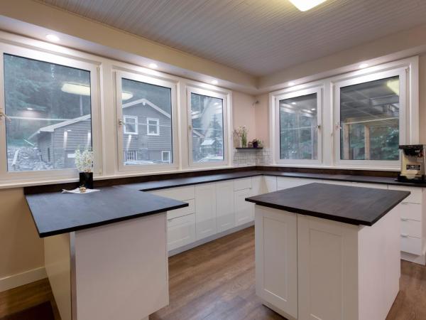 Banff Boutique Inn - Adults only : photo 4 de la chambre chambre lit queen-size