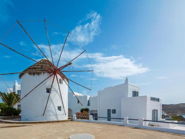 Absolute Mykonos Suites & More : photo 8 de la chambre moulin à vent traditionnel jacuzzi extérieur