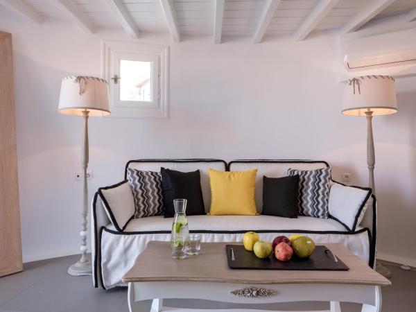 Absolute Mykonos Suites & More : photo 10 de la chambre moulin à vent traditionnel jacuzzi extérieur