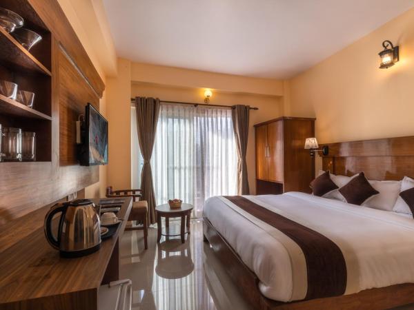 Hotel Lake Shore : photo 2 de la chambre chambre double deluxe avec balcon