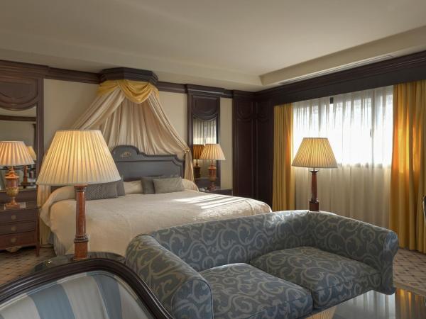 Hotel Cordoba Center : photo 3 de la chambre grande suite avec jacuzzi
