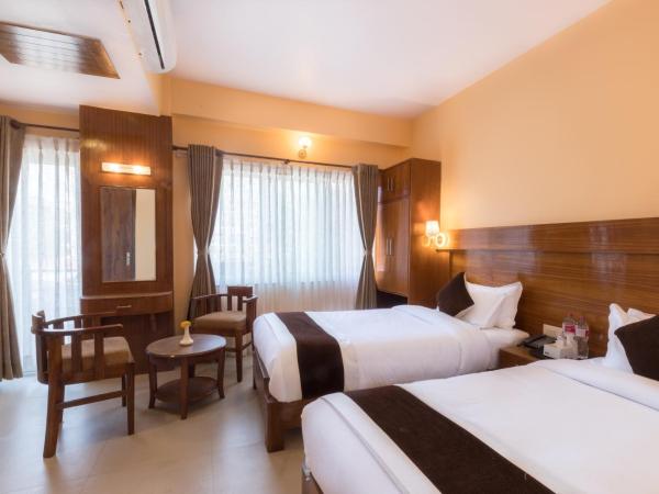 Hotel Lake Shore : photo 2 de la chambre chambre familiale - vue sur montagne