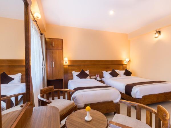 Hotel Lake Shore : photo 1 de la chambre chambre familiale - vue sur montagne