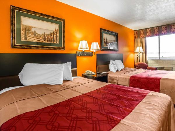 Econo Lodge Downtown : photo 1 de la chambre chambre standard avec 2 lits queen-size - non-fumeurs