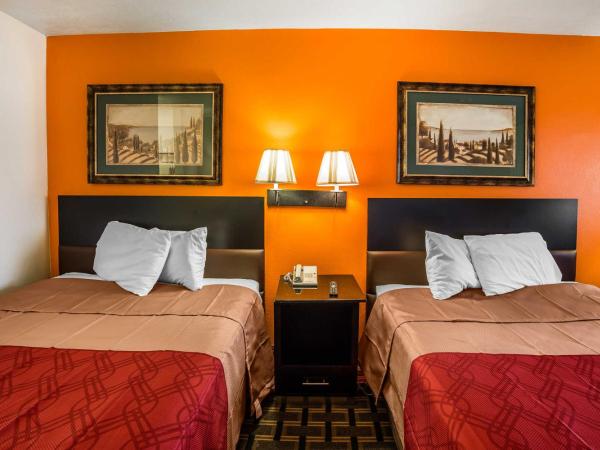 Econo Lodge Downtown : photo 2 de la chambre chambre standard avec 2 lits queen-size - non-fumeurs