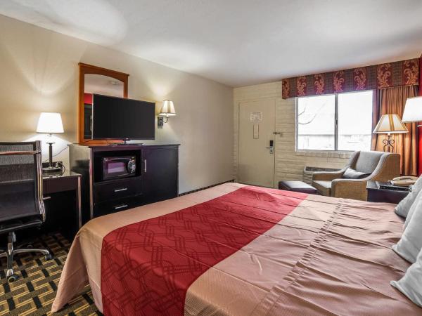 Econo Lodge Downtown : photo 2 de la chambre chambre lit king-size standard - non-fumeurs