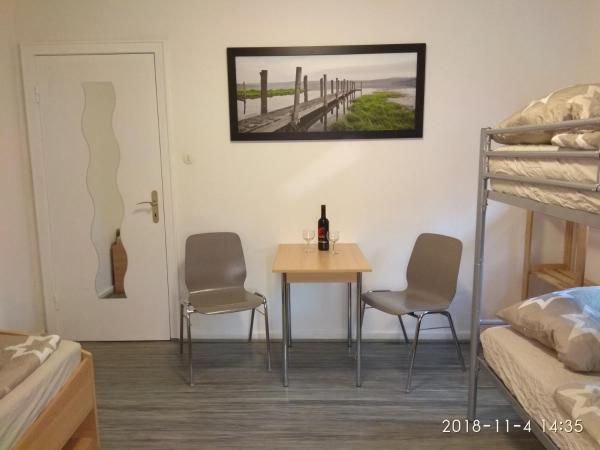 The Old Doctors Office : photo 6 de la chambre chambre triple avec salle de bains commune