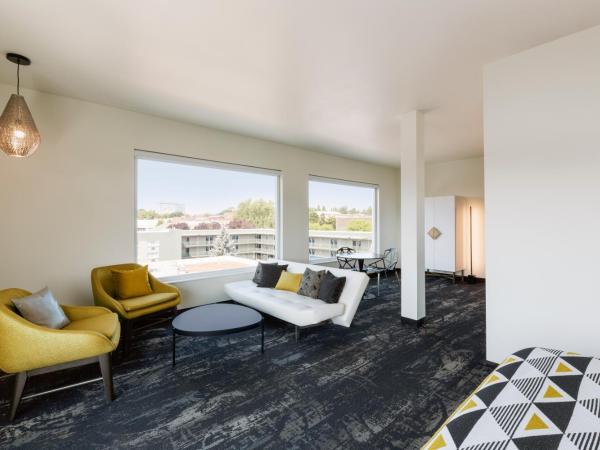 Jupiter NEXT : photo 4 de la chambre suite deluxe avec lit king-size